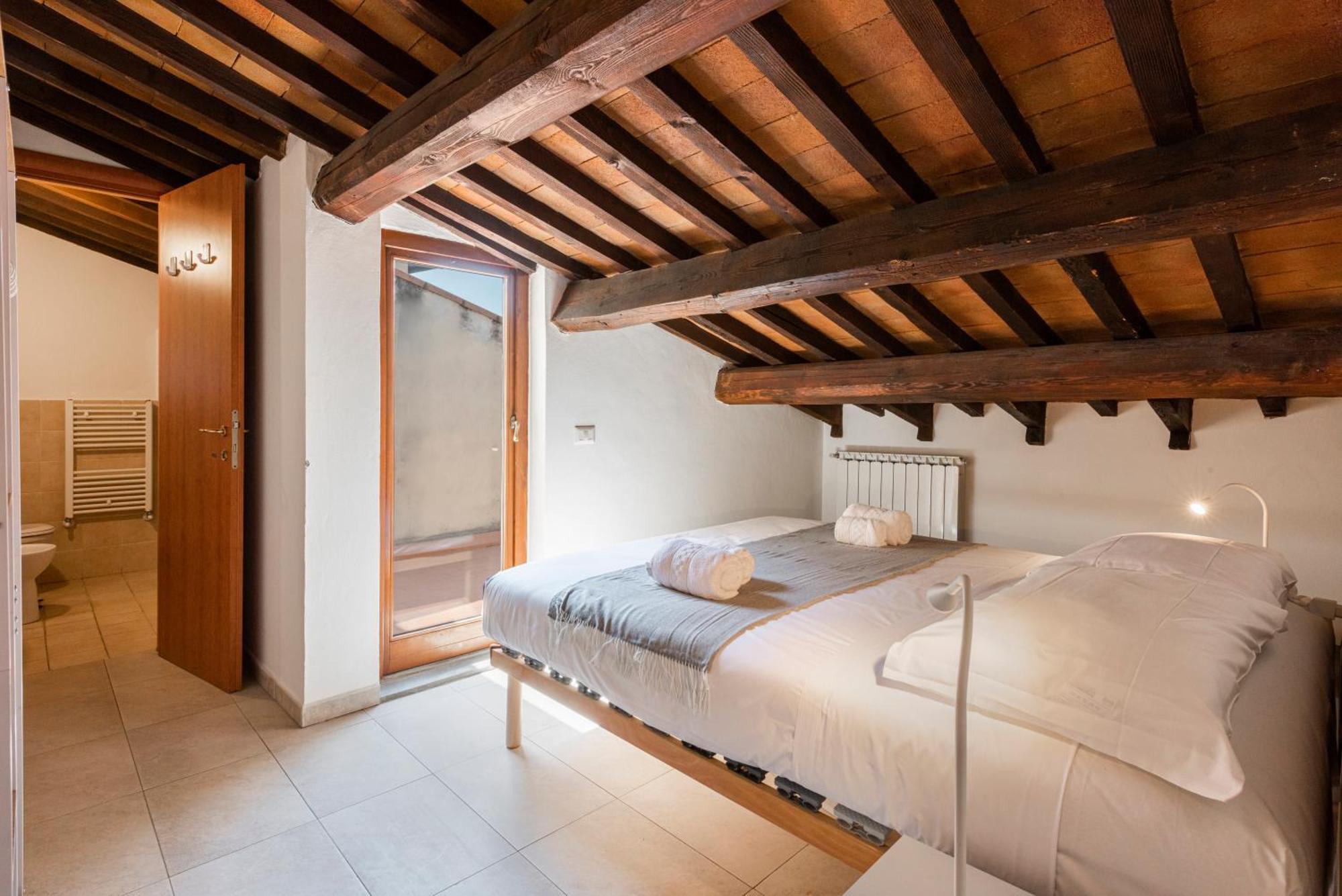 The Luxor - Corsica * Florencia